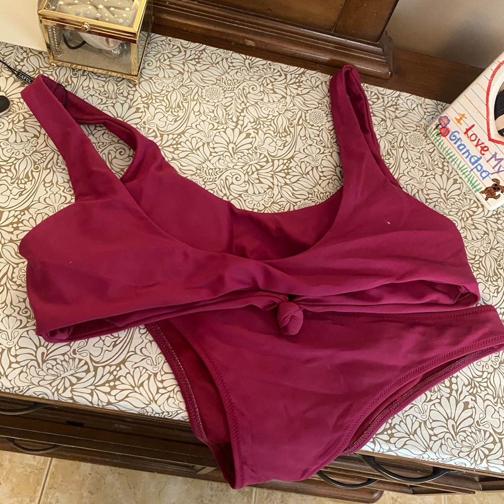 NEVER WORN • bathing suit! Both pieces included